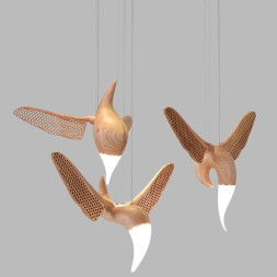 Готовая Комбинация Из Подвесных Светильников Виде Деревянных Птиц Со Светящимися Клювами С Дополнительным Световым Элементом В Потолочном Креплении Hansy More