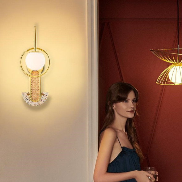 Бра С Матовым Шарообразным Плафоном В Кольцевом Каркасе, Ротанговой Вставкой И Декоративным Элементом Терраццо Saar Wall